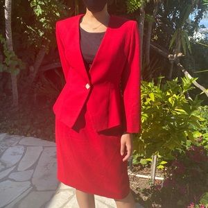 Stunning Vintage Red Saville Suit Petite 😍